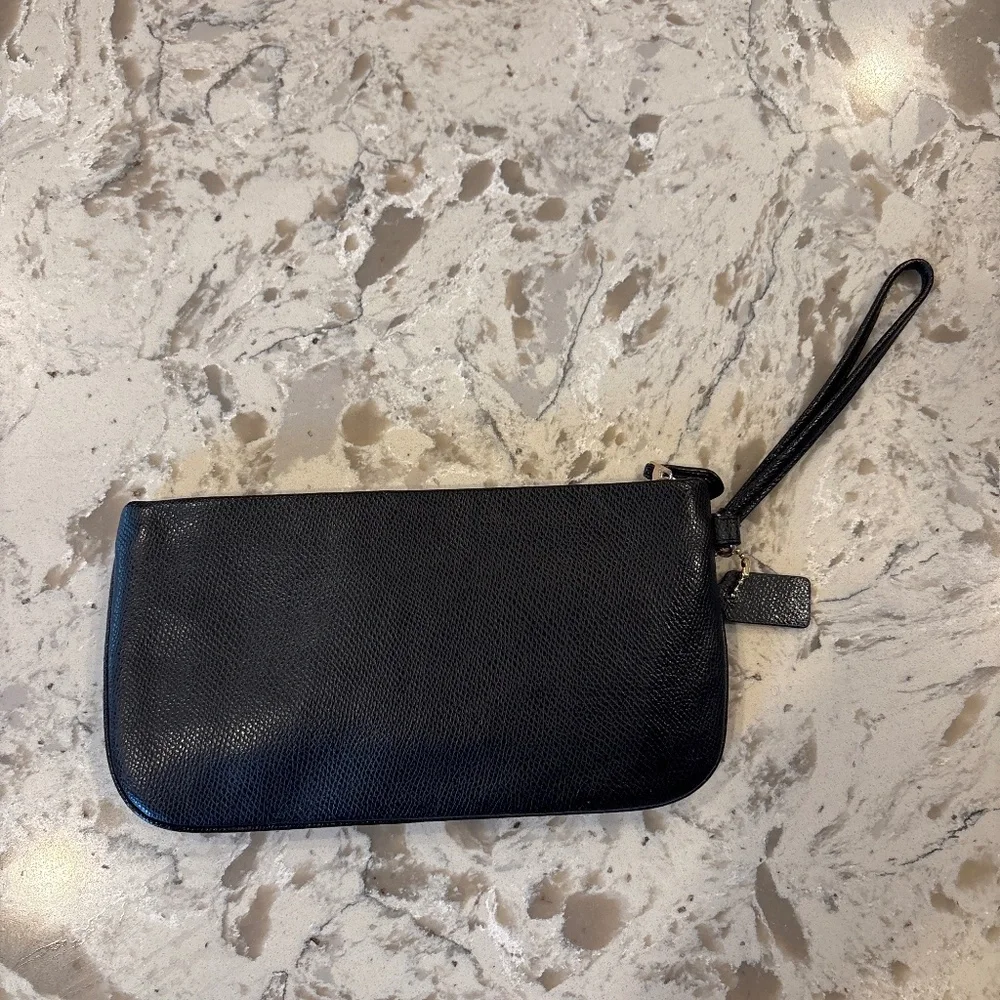 Coach Black Zip Top Crossgrain Leather Wristlet Wallet F65555 FS2 - Picture 2 of 6